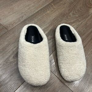 ROAM Cream Sherpa Slip-On Clog Slippers
